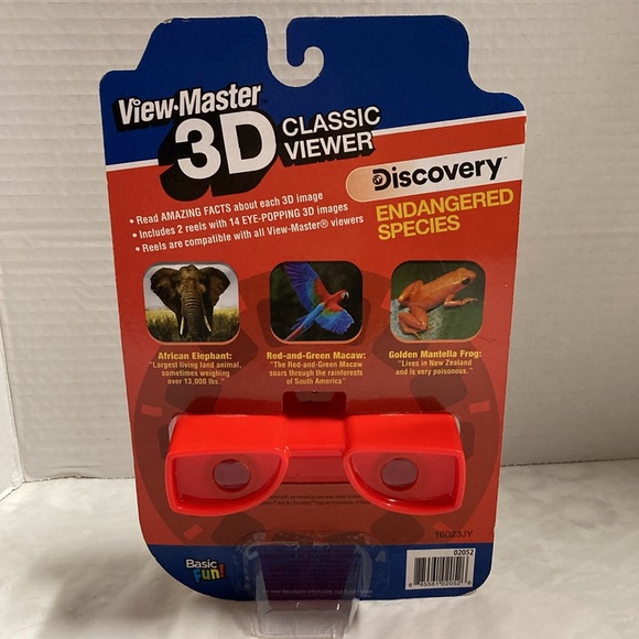 View -Master 3D Classic Viewer Endangered Species Discovery Includes 2 Reels New - Picture 3 of 5